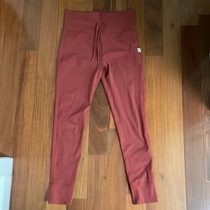Vuori Daily Leggings Size M Burnt Orange
